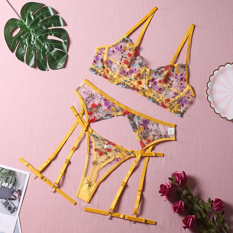 Iris | Floral embroidered lingerie set