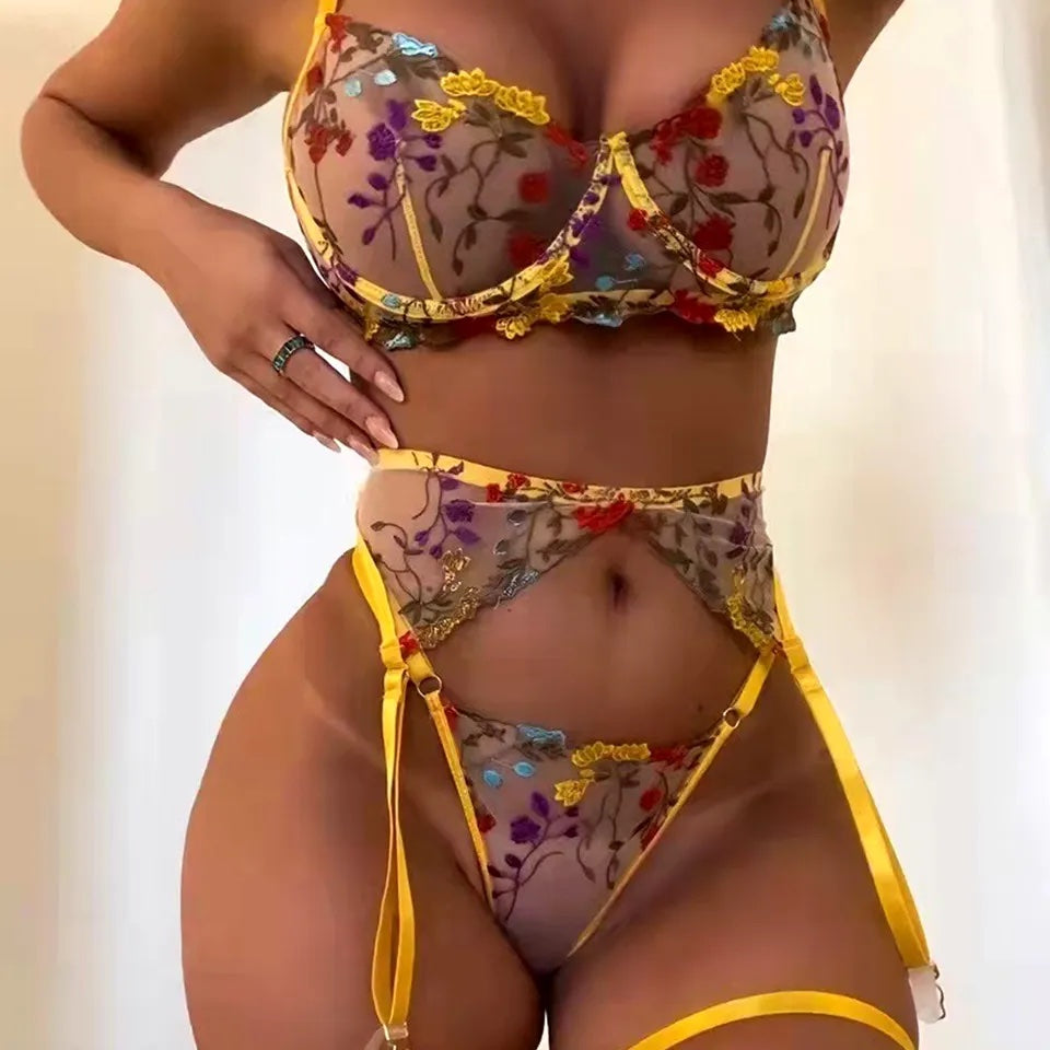 Iris | Floral embroidered lingerie set